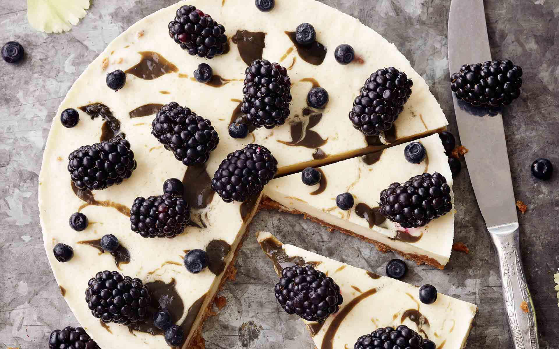 Cheesecake with liquorice marble pattern